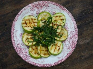 Gegrilde courgette met munt