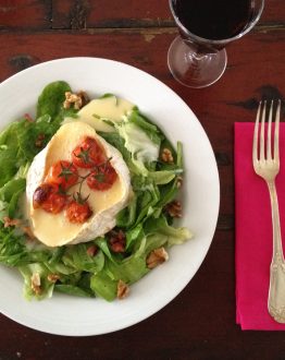 Salade met warme camembert