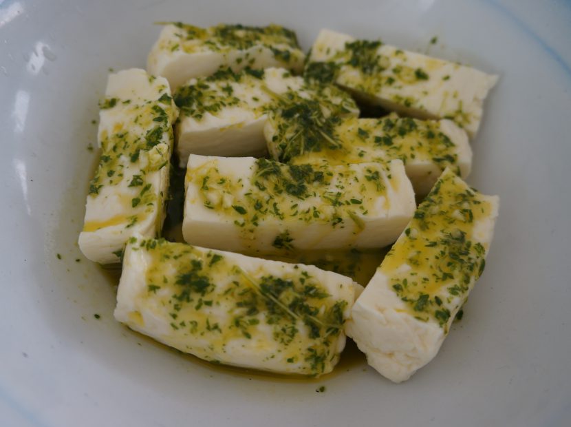 Haloumi met tijm en knoflook