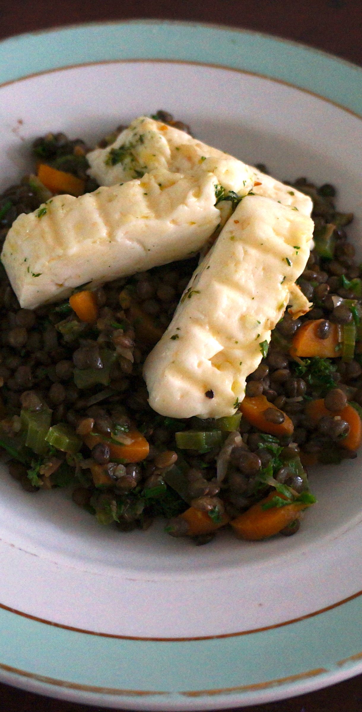 Gegrilde haloumi met linzen