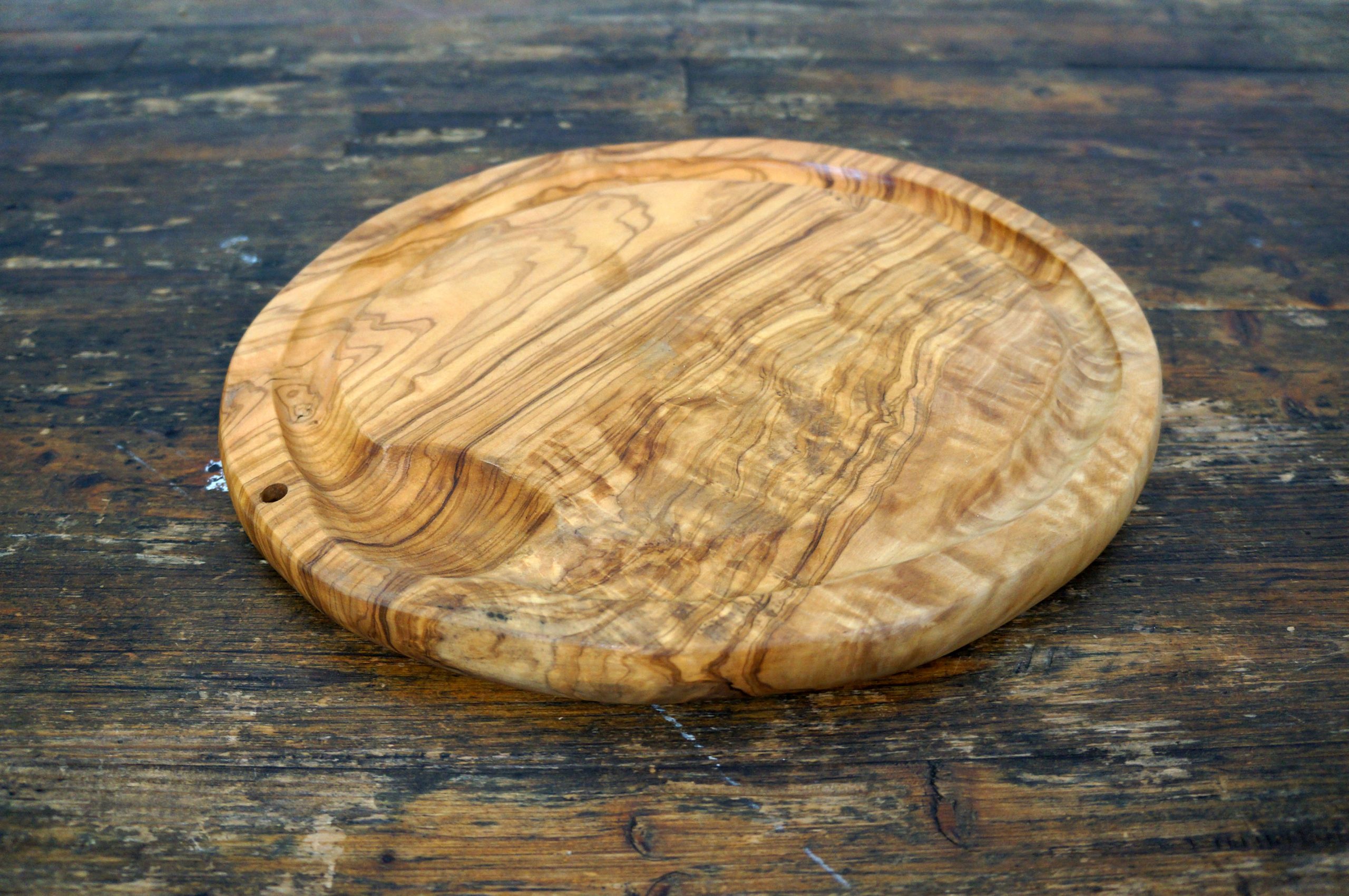 Moderne, ovale olijfhouten vleesplank 32 x 28 x 2 cm - Image 3