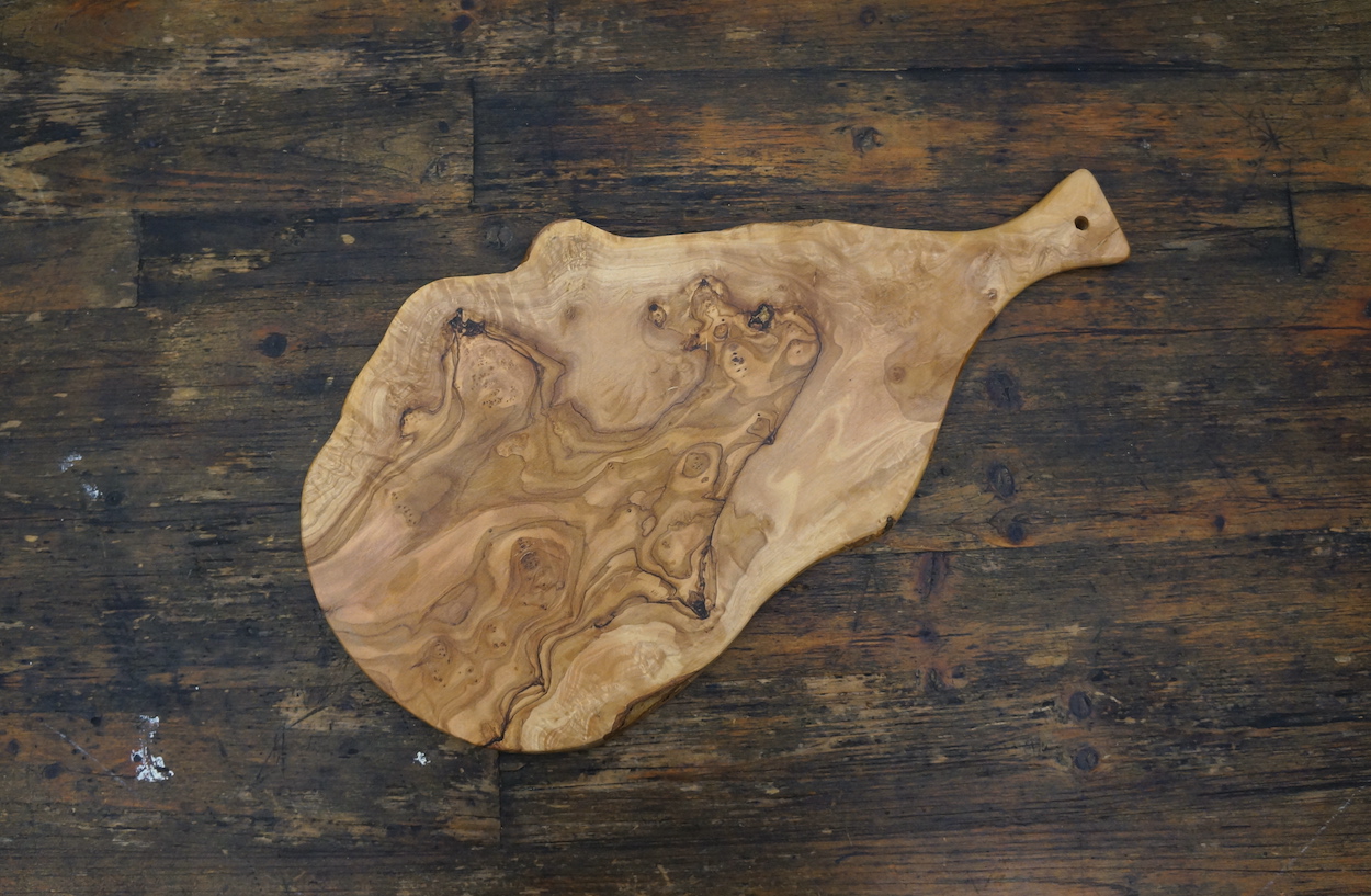 Grote olijvenhouten plank +/- 40cm tot 45cm