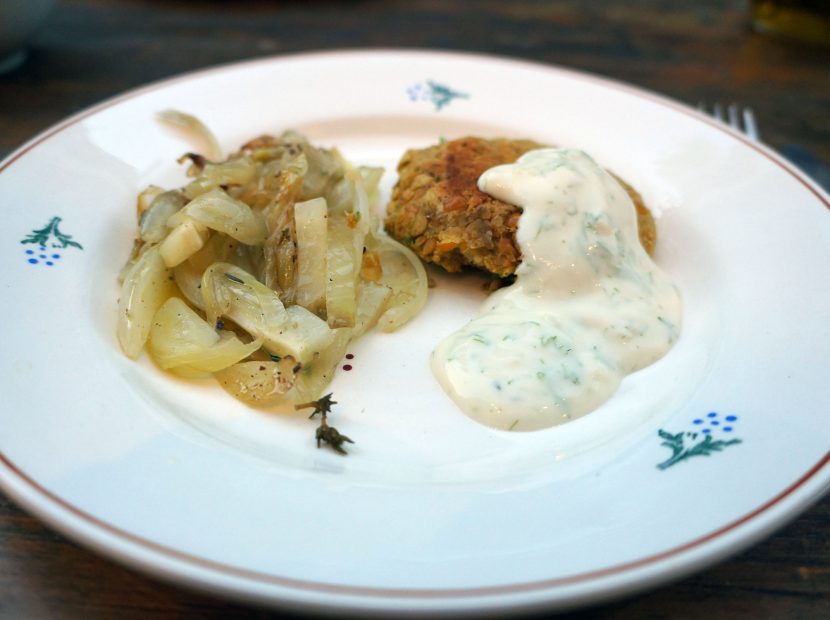vega-kikkererwtenburger-met-frisse-yoghurtsaus