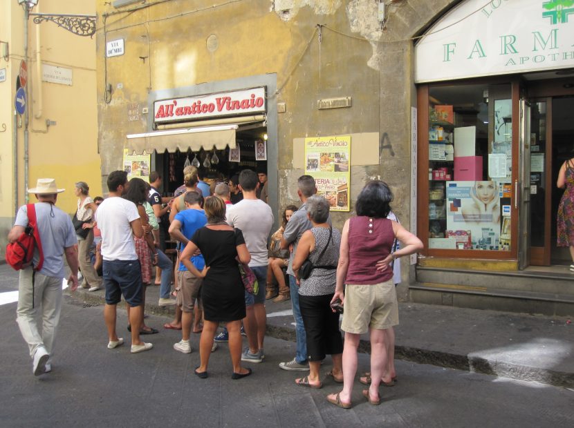 In-de-rij-bij-all'-antico-vinaio