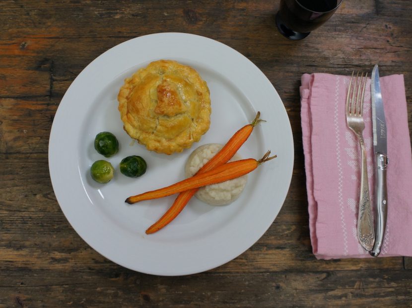 Kalfspastei met bloemkoolpuree en kerstgarnituur