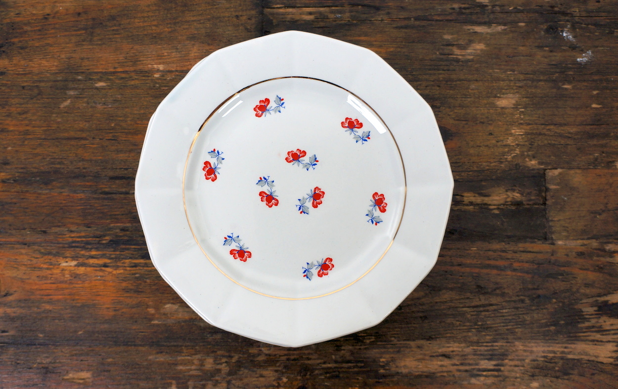 5 ontbijtbordjes Porcelor Céranord France rood/blauw bloemetje