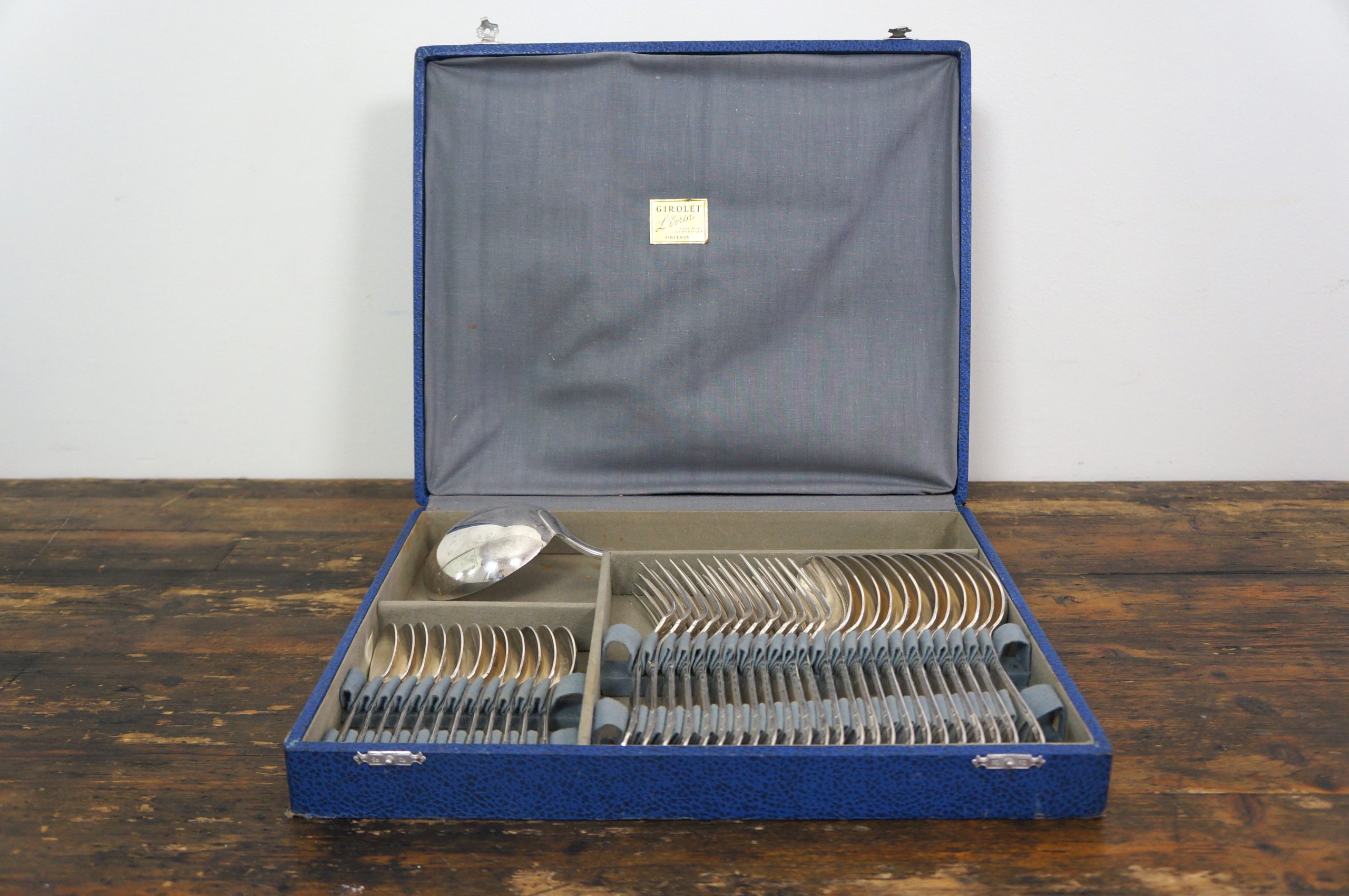 Art deco bestekset met 12 vorken, lepels, dessertlepels en soeplepel in blauwe koffer - Image 3
