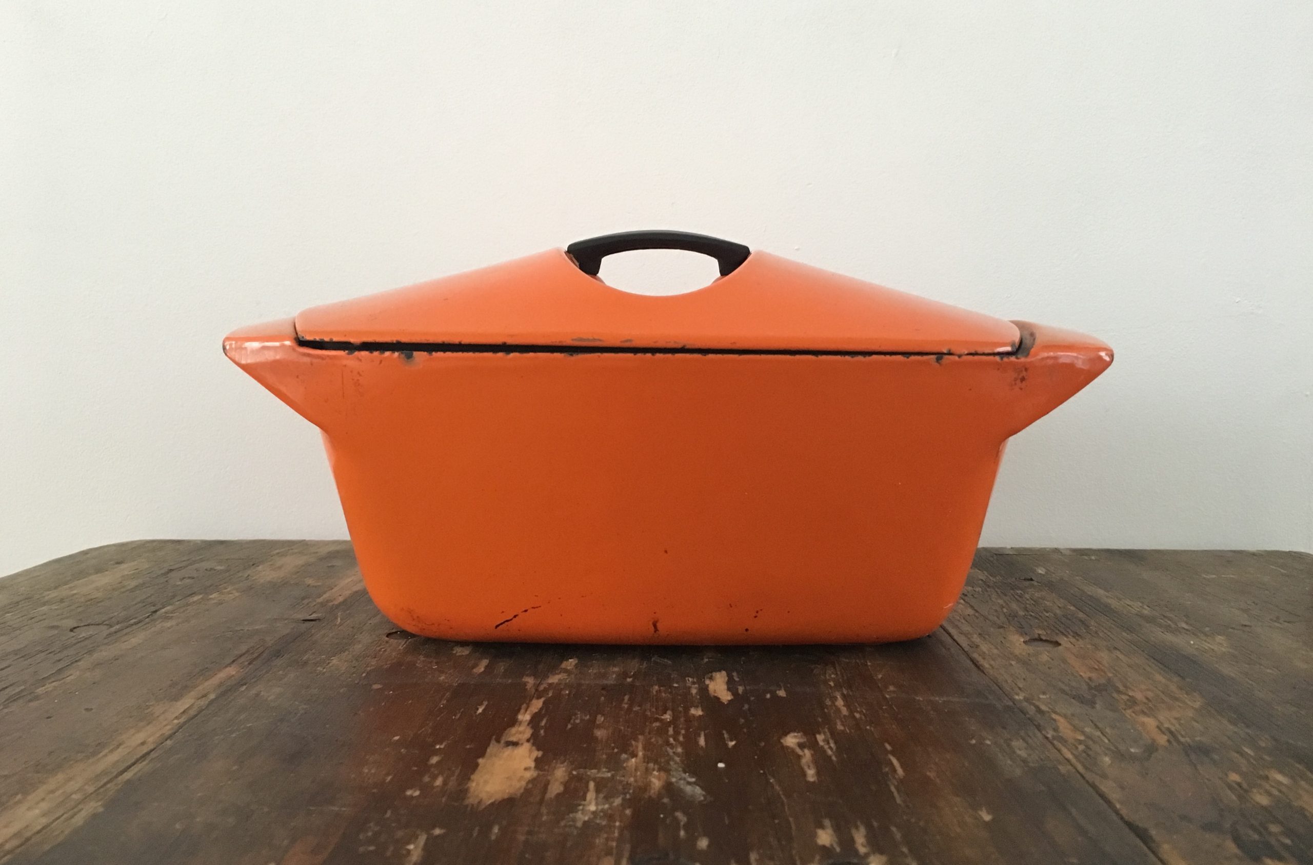 Oranje Le Creuset casserole Raymond Loewy